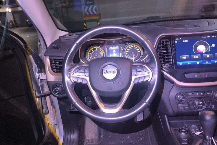 Used Jeep Cherokee 2016 2.4L Professional Edition Steering Wheel