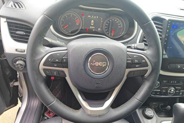 Used Jeep Cherokee 2016 2.4L Professional Edition Steering Wheel
