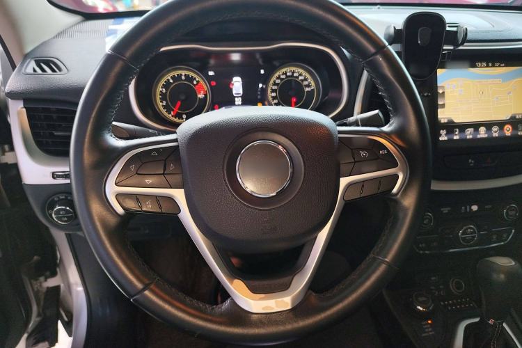 Used Jeep Cherokee 2016 2.4L Professional Smart Version Steering Wheel