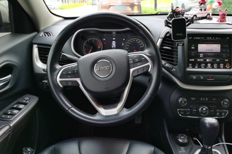 Used Jeep Cherokee 2016 2.4L Superior Edition Steering Wheel