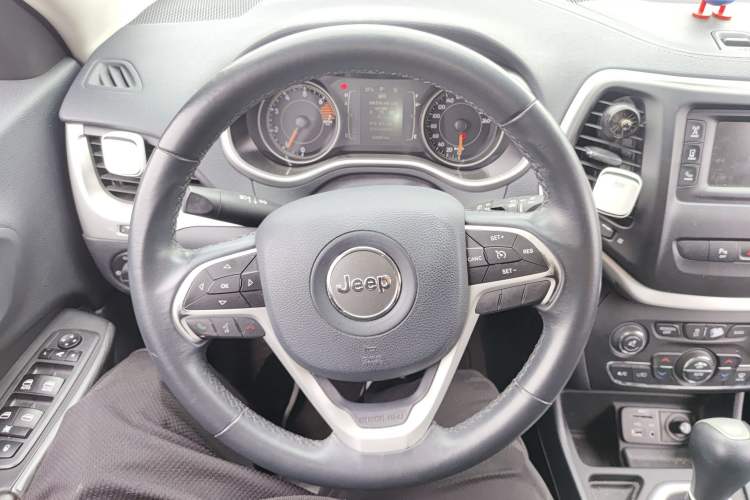 Used Jeep Cherokee 2016 2.4L Leading Edition Steering Wheel