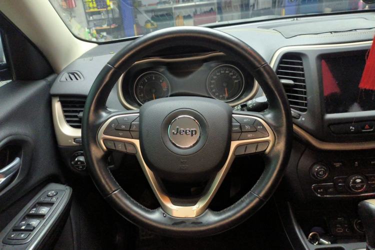 Used Jeep Cherokee 2016 2.0L Superior Edition Steering Wheel