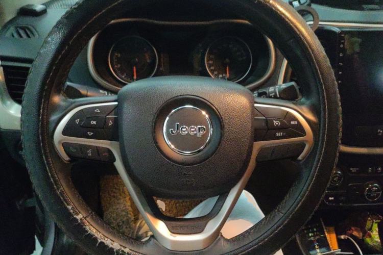 Used Jeep Cherokee 2016 2.4L Leading Edition Steering Wheel