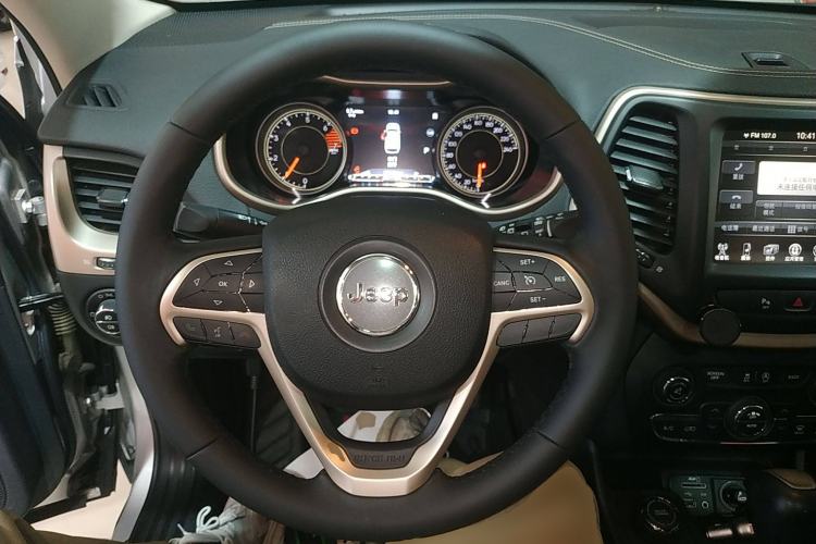 Used Jeep Cherokee 2016 2.4L Professional Smart Version Steering Wheel