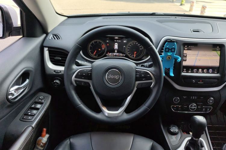 Used Jeep Cherokee 2016 2.4L Professional Smart Version Steering Wheel