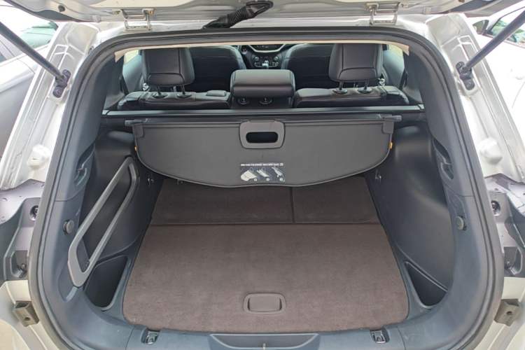 Used Jeep Cherokee 2016 2.4L Professional Edition Trunk