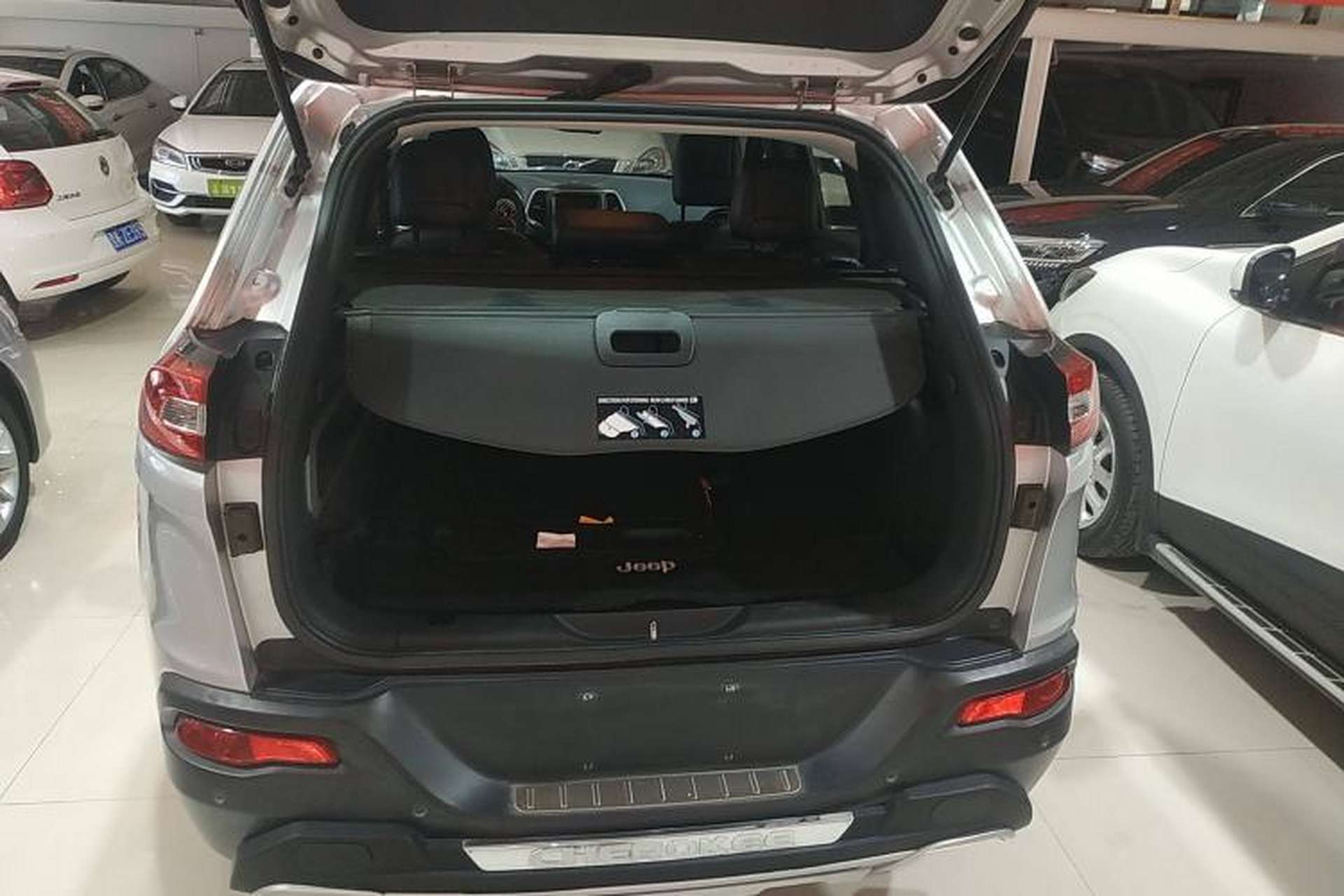Used Jeep Cherokee 2016 2.4L Professional Smart Version Trunk