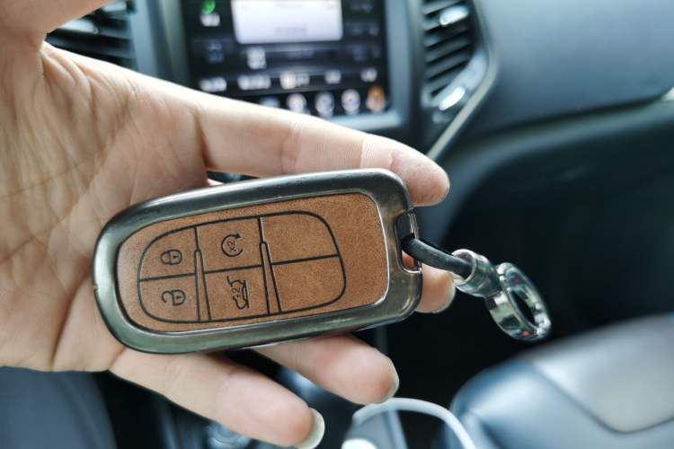 Used Jeep Cherokee 2016 2.4L Superior Edition Vehicle Key