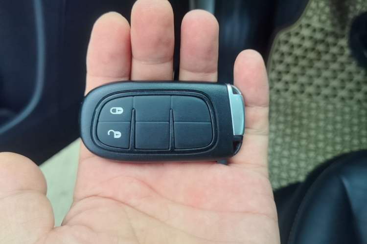 Used Jeep Cherokee 2016 2.4L Leading Edition Vehicle Key