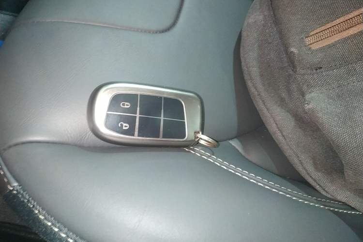 Used Jeep Cherokee 2016 2.4L Professional Smart Version Vehicle Key