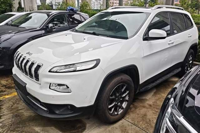 Used Jeep Cherokee 2016 2.4L Professional Smart Version