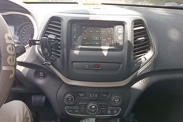 Used Jeep Cherokee 2016 2.4L Leading Edition Audio And AC Panel