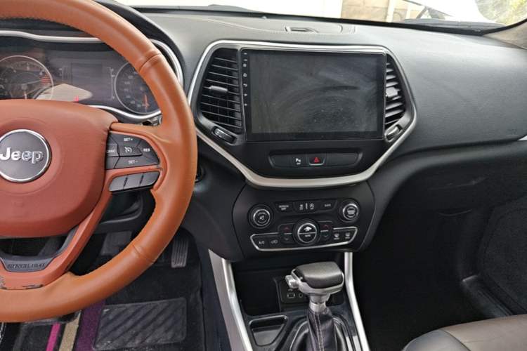Used Jeep Cherokee 2016 2.4L Leading Edition Audio And AC Panel