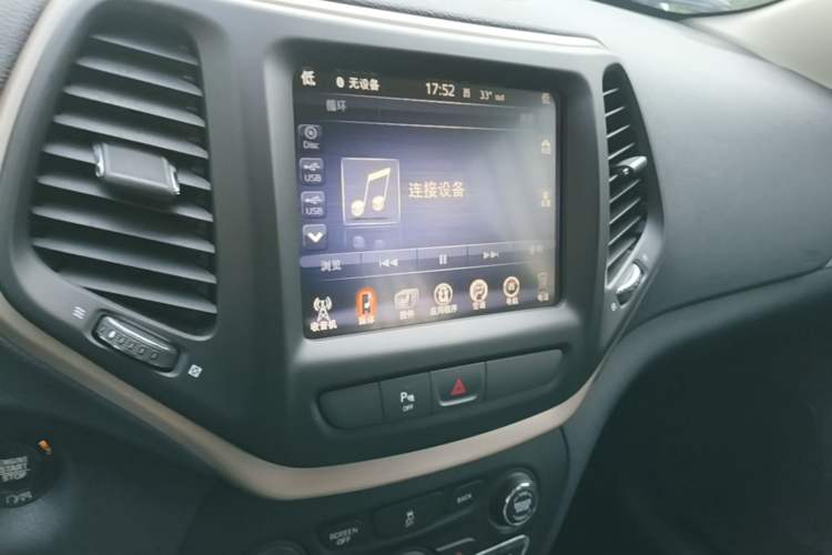 Used Jeep Cherokee 2016 2.0L Superior Edition Audio And AC Panel