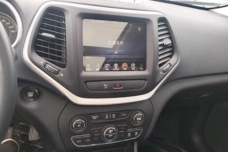 Used Jeep Cherokee 2016 2.4L Professional Smart Version Audio And AC Panel