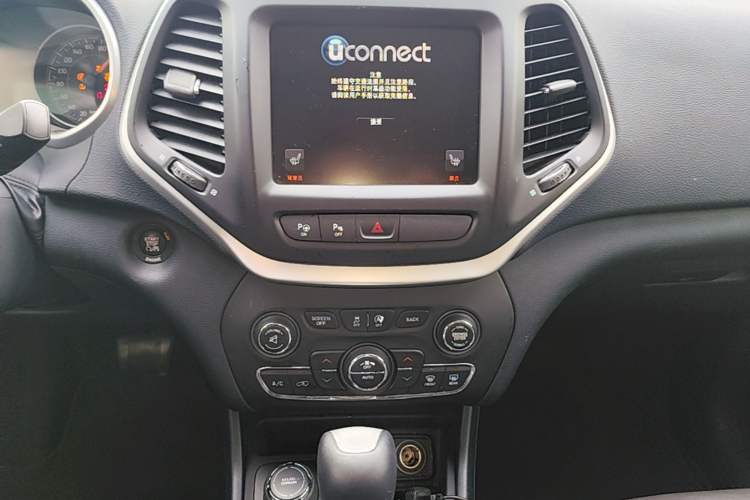 Used Jeep Cherokee 2016 2.4L Superior Edition Audio And AC Panel