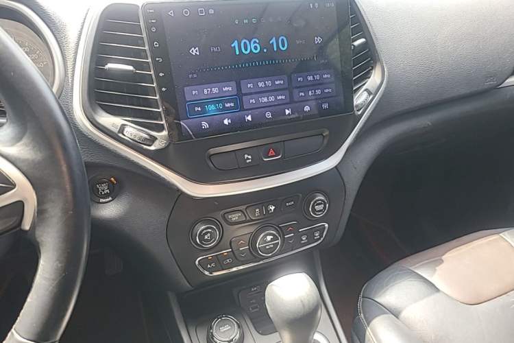 Used Jeep Cherokee 2016 2.4L Professional Edition Audio And AC Panel