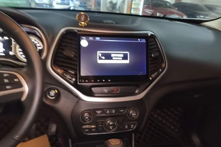 Used Jeep Cherokee 2016 2.4L Professional Edition Audio And AC Panel