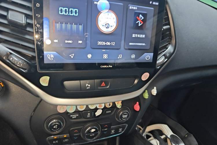 Used Jeep Cherokee 2016 2.4L Professional Edition Audio And AC Panel