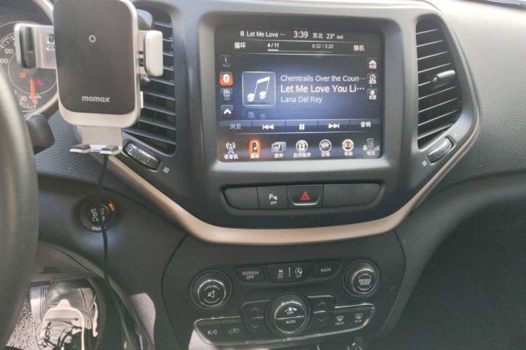Used Jeep Cherokee 2016 2.4L Professional Smart Version Audio And AC Panel
