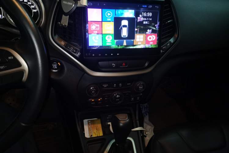 Used Jeep Cherokee 2016 2.4L Leading Edition Audio And AC Panel