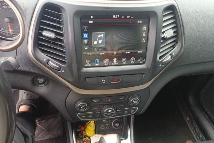 Used Jeep Cherokee 2016 2.0L Superior Edition Audio And AC Panel