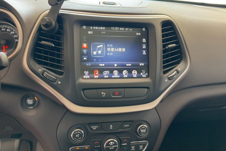 Used Jeep Cherokee 2016 2.0L Superior Edition Audio And AC Panel