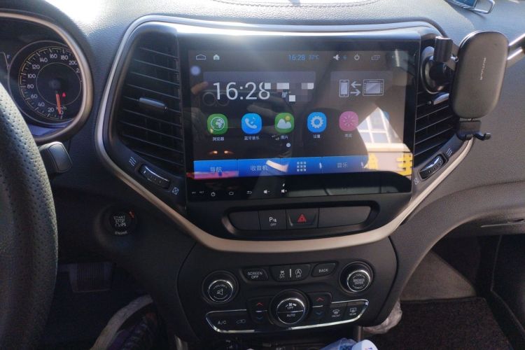 Used Jeep Cherokee 2016 2.4L Professional Edition Audio And AC Panel