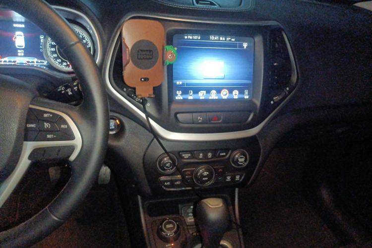Used Jeep Cherokee 2016 2.4L Professional Edition Audio And AC Panel