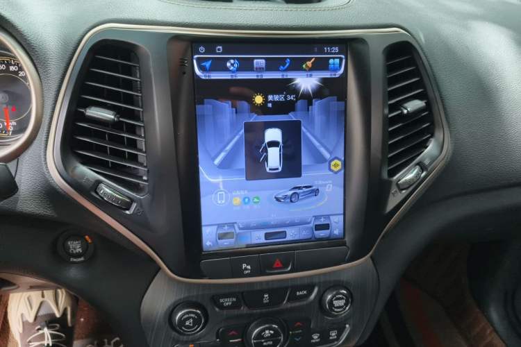 Used Jeep Cherokee 2016 2.0L Superior Edition Audio And AC Panel