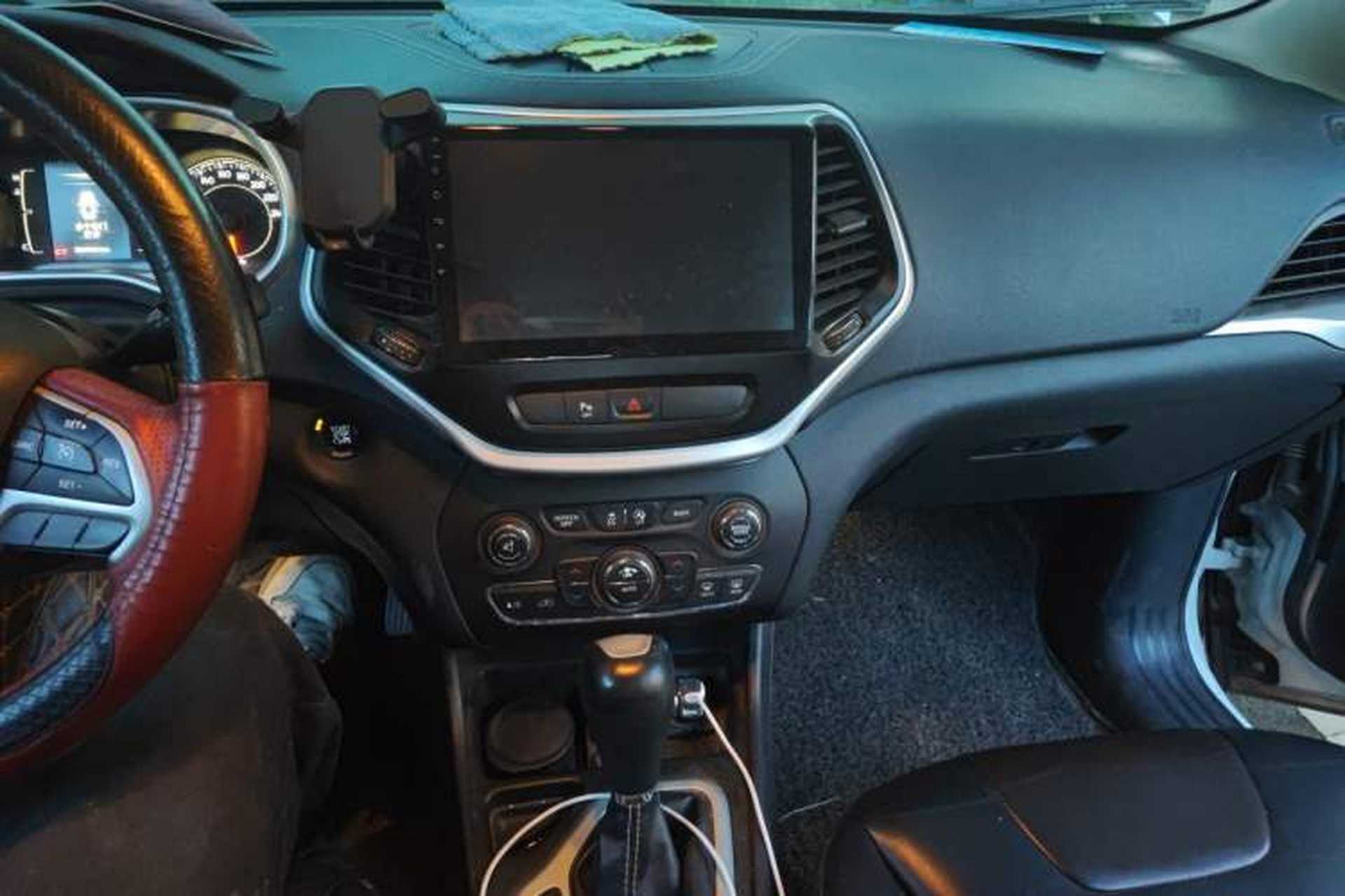 Used Jeep Cherokee 2016 2.4L Leading Edition Audio And AC Panel