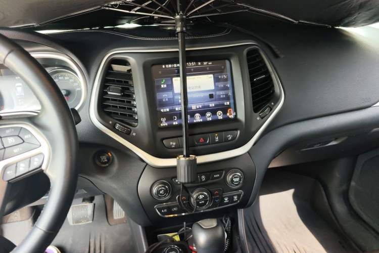 Used Jeep Cherokee 2016 2.4L All-in-One Edition Audio And AC Panel