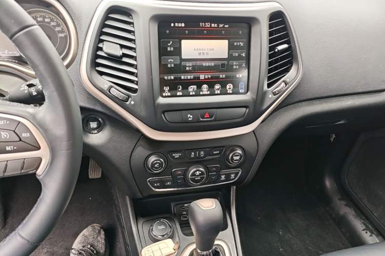 Used Jeep Cherokee 2016 2.4L Professional Smart Version Audio And AC Panel