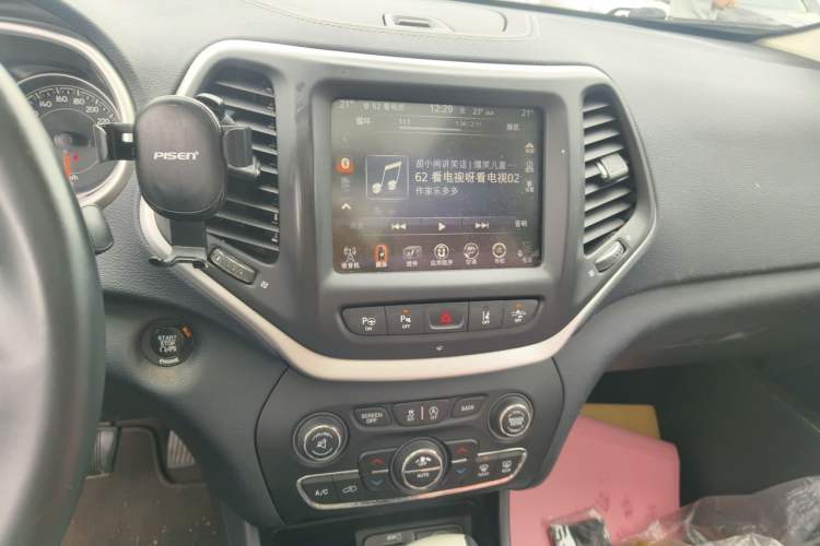 Used Jeep Cherokee 2016 2.4L All-in-One Edition Audio And AC Panel