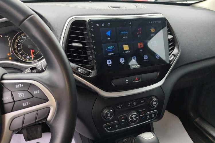 Used Jeep Cherokee 2016 2.4L Professional Edition Audio And AC Panel