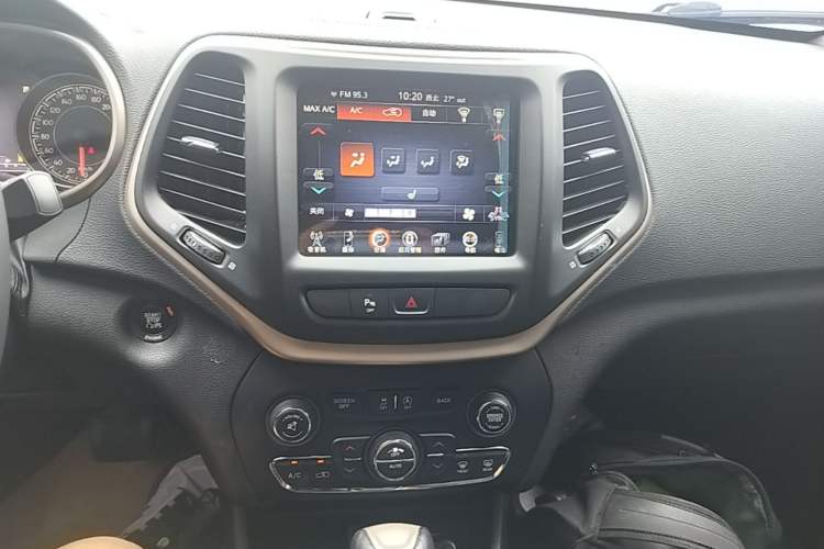 Used Jeep Cherokee 2016 2.4L Professional Smart Version Audio And AC Panel