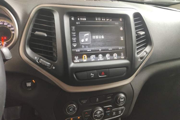 Used Jeep Cherokee 2016 2.0L Superior Edition Audio And AC Panel