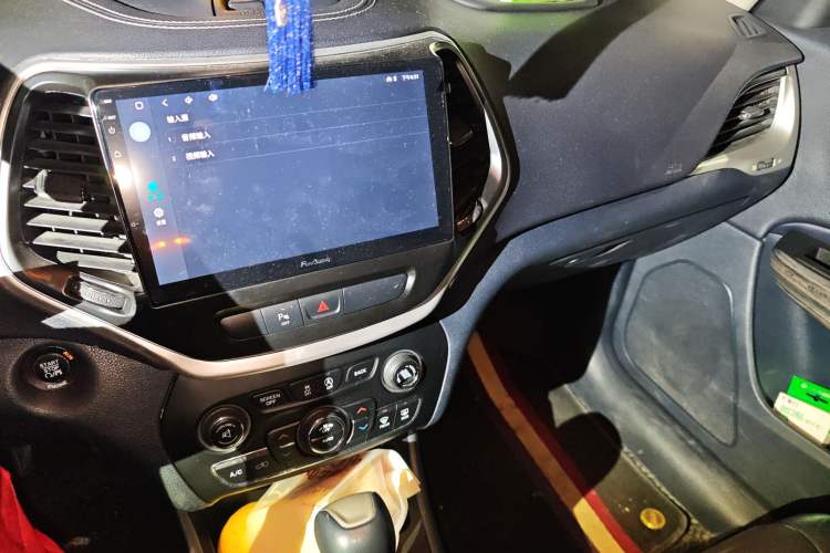 Used Jeep Cherokee 2016 2.4L Leading Edition Audio And AC Panel