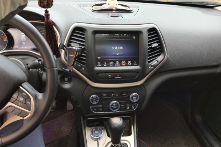 Used Jeep Cherokee 2016 2.4L Professional Smart Version Audio And AC Panel
