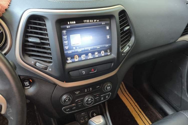Used Jeep Cherokee 2016 2.4L Professional Smart Version Audio And AC Panel