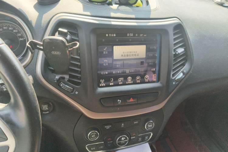 Used Jeep Cherokee 2016 2.0L Superior Edition Audio And AC Panel