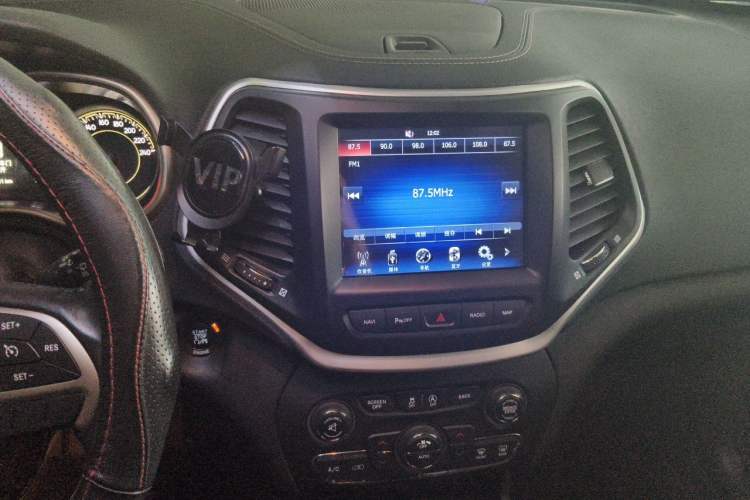 Used Jeep Cherokee 2016 2.4L Leading Smart Version Audio And AC Panel