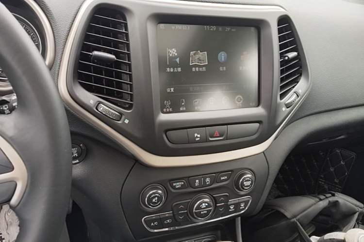 Used Jeep Cherokee 2016 2.4L Professional Smart Version Audio And AC Panel