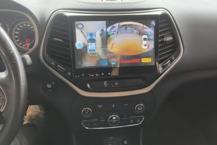 Used Jeep Cherokee 2016 2.0L Leading Edition Audio And AC Panel