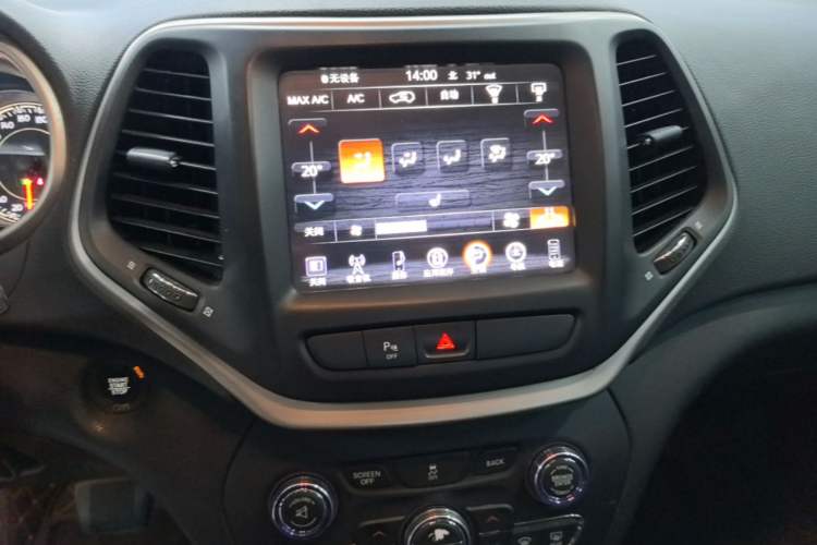 Used Jeep Cherokee 2016 2.0L Superior Edition Audio And AC Panel