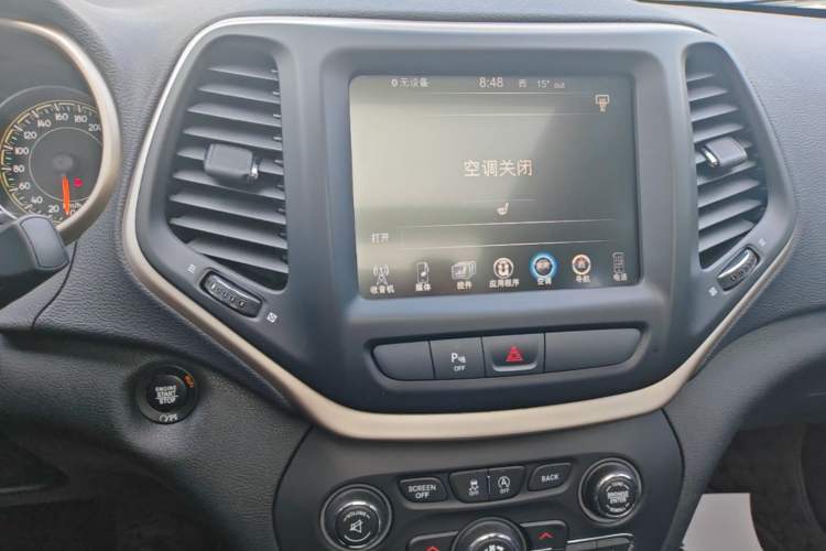 Used Jeep Cherokee 2016 2.4L Leading Smart Version Audio And AC Panel