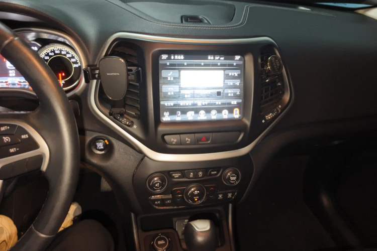 Used Jeep Cherokee 2016 2.4L Superior Edition Audio And AC Panel