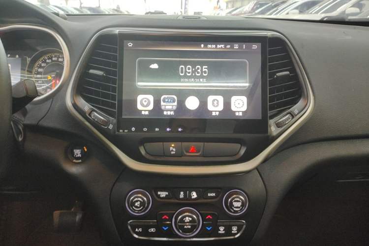 Used Jeep Cherokee 2016 2.4L Leading Edition Audio And AC Panel