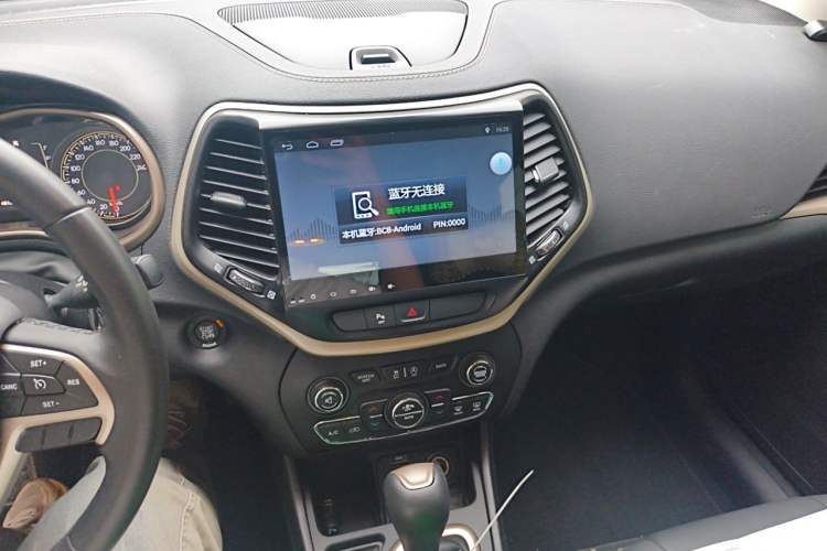 Used Jeep Cherokee 2016 2.4L Leading Edition Audio And AC Panel
