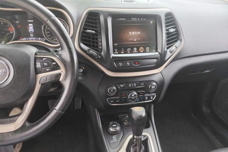Used Jeep Cherokee 2016 2.4L Superior Edition Audio And AC Panel